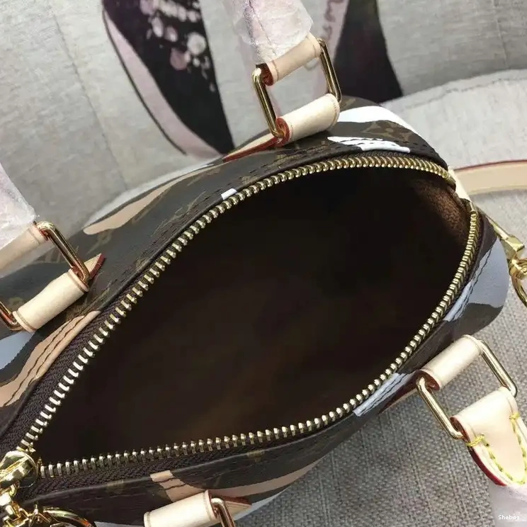 Bags 206B570110 LV 0819
